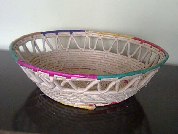 CESTA REDONDA COM BORDA TRAÇADA